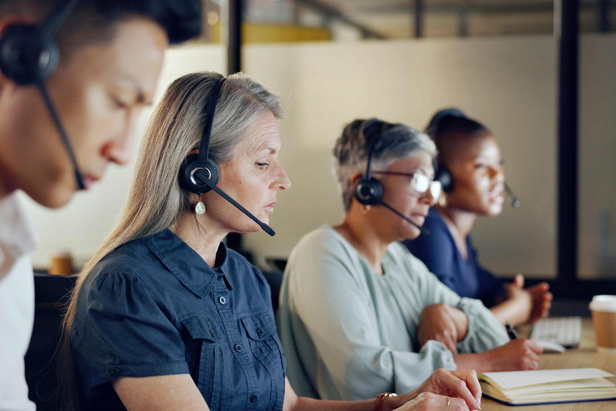 mature-woman-call-center